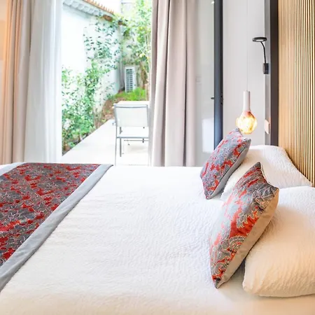 Le Confidentiel & Hotel