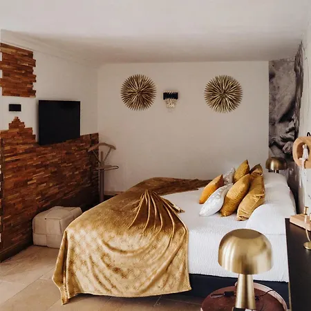 Le Confidentiel & Hotel