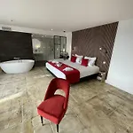 Le Confidentiel & Отель 4*