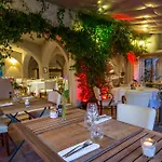 Le Confidentiel & Отель
