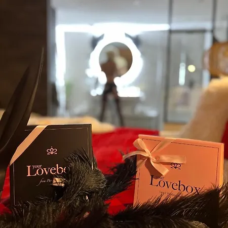 Le Confidentiel & 4*