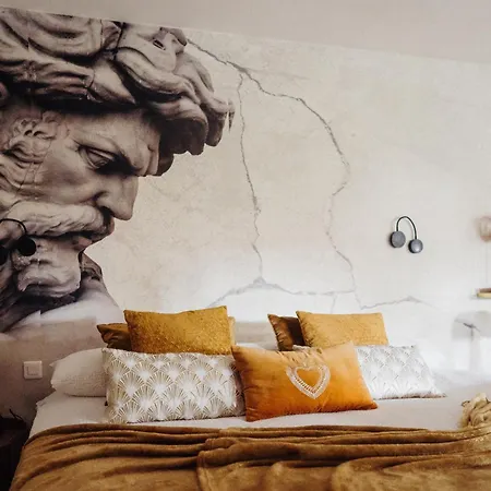 Le Confidentiel & Hotel 4*