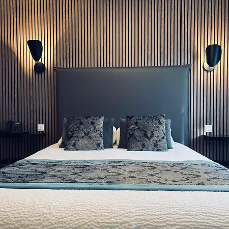 Отель Le Confidentiel & 4*