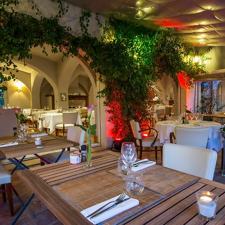 Le Confidentiel & Hotel