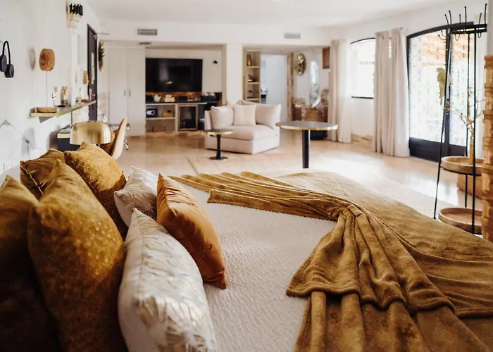 Le Confidentiel & 4* Сен-Рафаэль